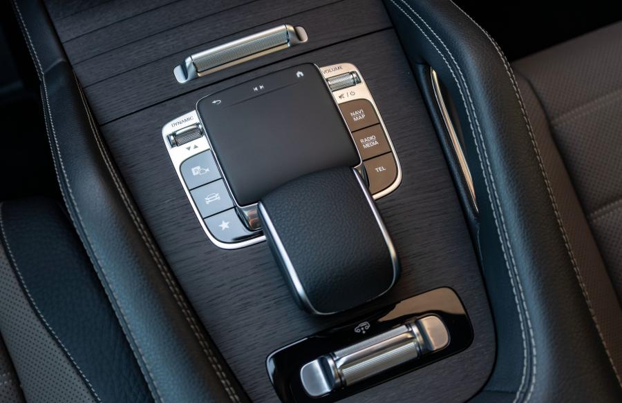 Детали интерьера Mercedes-Benz GLE300 d 4Matic (V167) 2019 года  (WW) (фото 11 из 40)